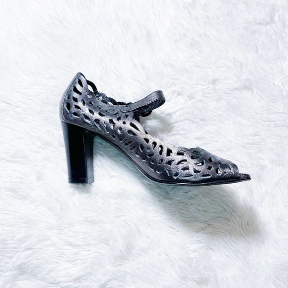Aquatalia Metallic Grey Open Toe Heels Laser Etched Lace SZ6.5 Italy - Picture 5 of 11